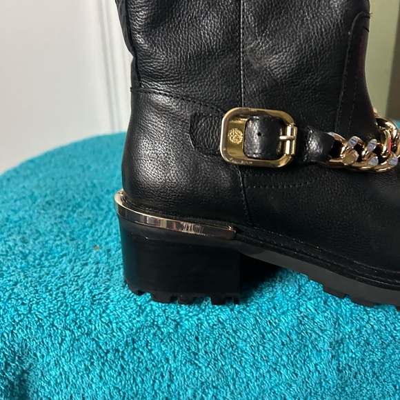 NWOB Vince Camuto Black Leather Moto Boots with Gold Chain - Picture 3 of 12